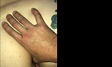 Video fatto in casa di una MILF arrapata che si fa scopare il grande culo e sborrare dentro