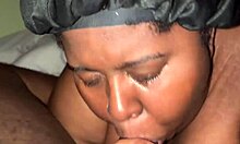 Pulchna dziewczyna płacze z powodu dużego czarnego kutasa