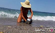 Аматьорско плажно маце с множество пиърсинги в домашно видео