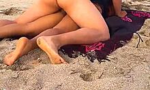 Мексиканска аматьорка получава анален секс от непознат на публичен плаж
