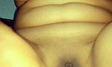 Une fille indienne amateur aux gros seins et aux fesses se fait plaisir avec du sexe oral