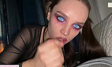 Lilith Cain, een monstermeisje, krijgt een enorme cumshot in haar mond tijdens een zelfgemaakte video
