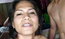 Dalam video hardcore ini, seorang remaja Latina dengan pantat besar ditembus oleh tetangganya