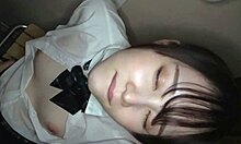 Japonská školačka Yuzu Chans se eroticky probouzí